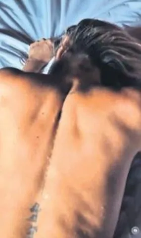 Doz aşımı yaratacak kadar cinsellik yüklü Şarkıcı Hadise’nin müstehcen yatak sahnelerine eleştiri yağdı!