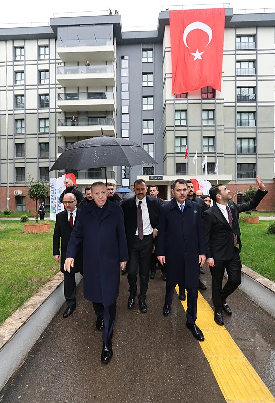 baskan-erdogan-ve-bahceliden-depremzede-aileye-ziyaret-1770395106036.jpeg Başkan Erdoğan ve Bahçeli'den depremzede aileye ziyaret