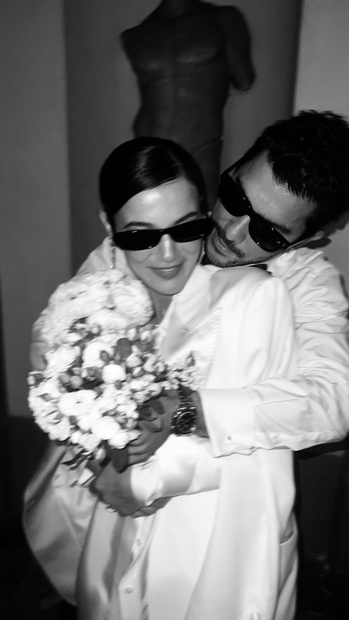 Üç kız kardeş bir arada her biri ayrı güzel Yeni gelin Pınar Deniz’in ablası Huri Deniz paylaşımlara doyamadı!