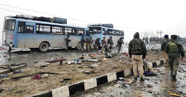 Hindistan’da bombalı saldırı: 44 asker öldü
