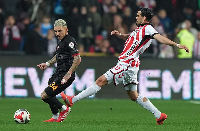 canli-super-ligde-samsunspor-galatasaray-maci-kazanirsa-sampiyon-1777744285641.jpeg