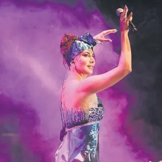 Maraş’ta 10 bin kişiye konser verdi