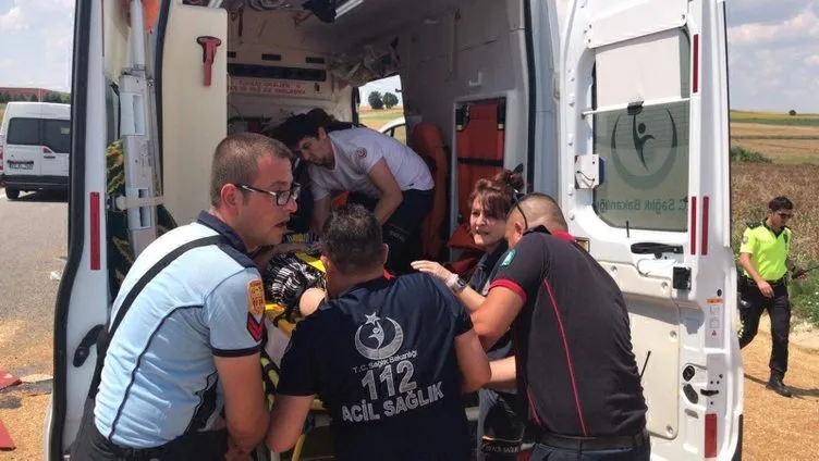 Edirne’de minibüs traktöre çarptı: 6 yaralı