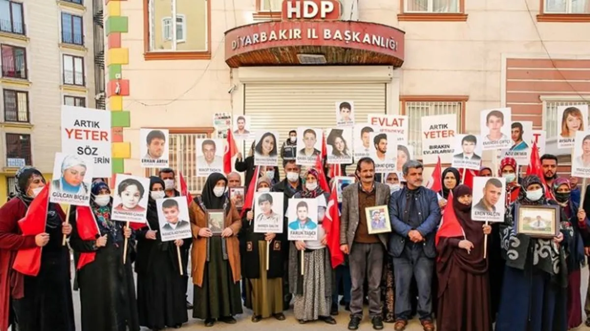 “Diyarbakır annelerine şehir dışından katılan annelerin memleketlerine gönderildiği” iddiası yalanlandı “Diyarbakır annelerine şehir dışından katılan annelerin memleketlerine gönderildiği” iddiası yalanlandı