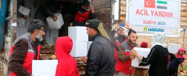 sadakatasi-dernegi-idlibde-multeci-kamplarindaki-550-aileye-gida-yardimi-yapti-1778159950717.jpg