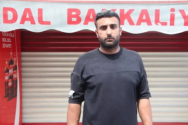 SON DAKİKA | 30 yıllık bakkal tüm mahalleyi dolandırdı! Altın, para, banka kartı ne varsa aldı: Kardeşim yapar o yapmaz dedim…