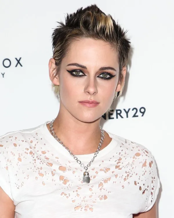 Saç stiliyle dikkat çeken Kristen Stewart’ın yaşını duyunca çok şaşıracaksınız!