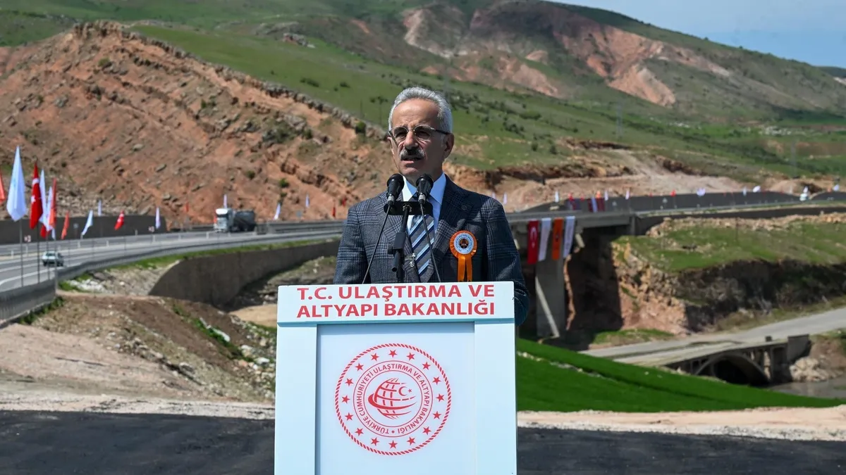 Siirt-Kurtalan yolu hizmete açıldı! Seyahat süresi 14 dakikaya düştü Siirt-Kurtalan yolu hizmete açıldı! Seyahat süresi 14 dakikaya düştü