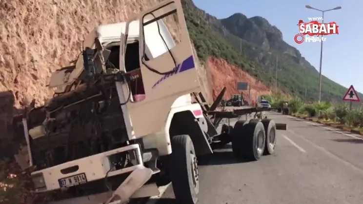 Kaş’ta taş yüklü kamyon devrildi 1 ölü