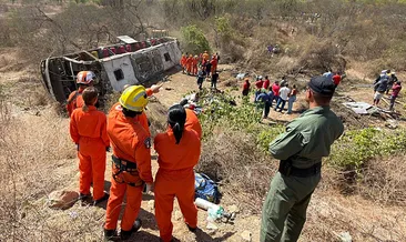 Brezilya’da feci kaza: Otobüs otoyolda devrildi