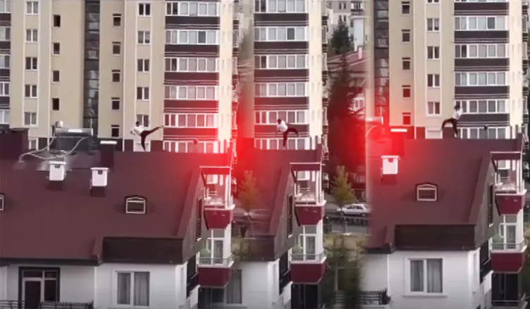 Nevşehirli Karate Kid yürekleri ağza getirdi: 10 katlı binanın çatısında değişik hareketler yaptı!