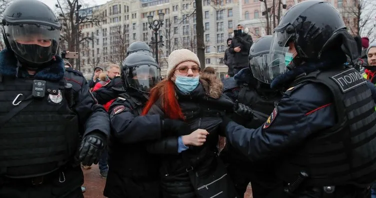 Rusya alarmda! Başkent Moskova’da binlerce kişi sokaklara döküldü