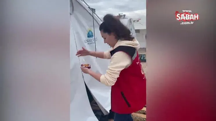 Depremzede minik yüreğe doğum günü sürprizi | Video