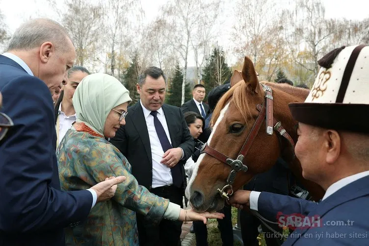 Başkan Erdoğan’dan Sadır Caparov’a Togg hediyesi! Dikkat çeken diyalog...