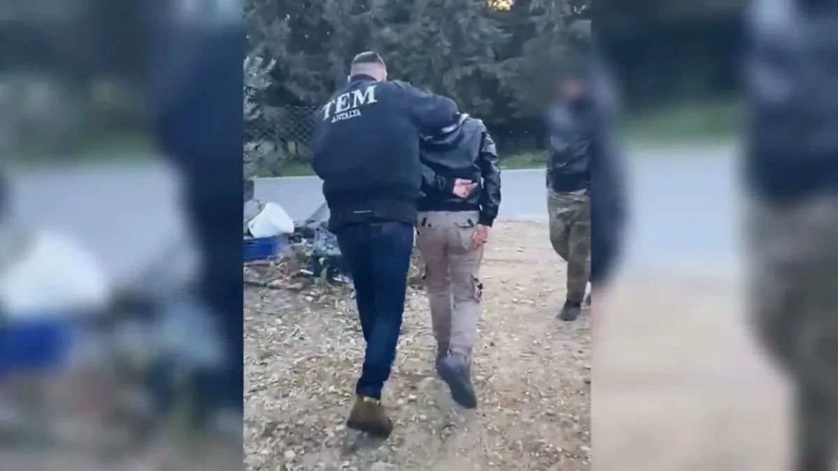 27 ilde FETÖ’ye yönelik operasyon: 77 şüpheli yakalandı 27 ilde FETÖ’ye yönelik operasyon: 77 şüpheli yakalandı