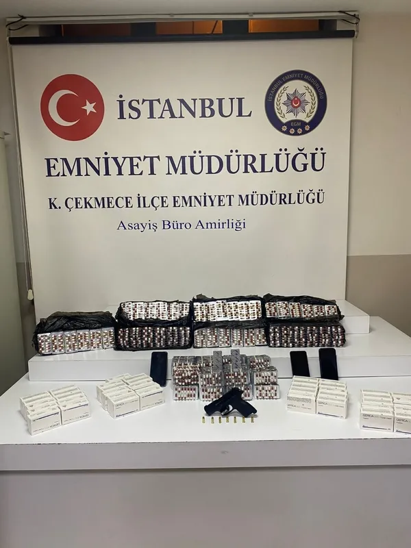 binlerce-uyusturucu-hapla-sucustu-yakaladilar-1697353160479.jpg