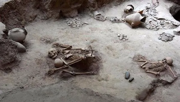 Binlerce yıl önce birbirlerine sarılarak öldüler