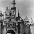 Disneyland kapılarını açtı