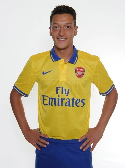 Mesut Özil Arsenal formasını giydi