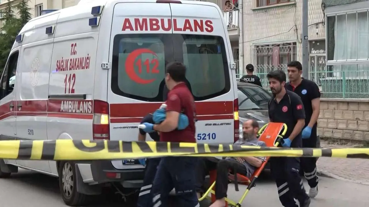 Konya'da cinayet zanlısının babasının hastanede hayatını kaybetmesiyle ilgili haber görseli.