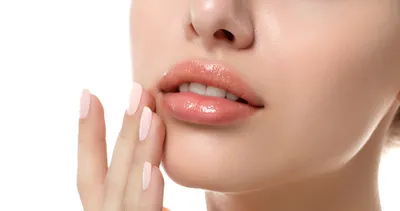 Tek gecede dudaklarınızı pürüzsüzleştiriyor! 1 damlası bile yeterli… Üstelik doğal
