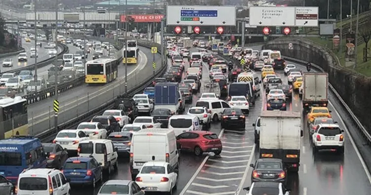 Yola çıkacaklar dikkat! İstanbul’da trafik kilit...