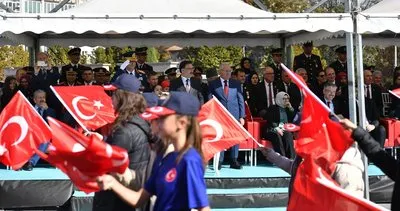 Kayseri’de 29 Ekim kutlamasında Türk bayraklı dev sıcak hava balonu şişirildi #kayseri