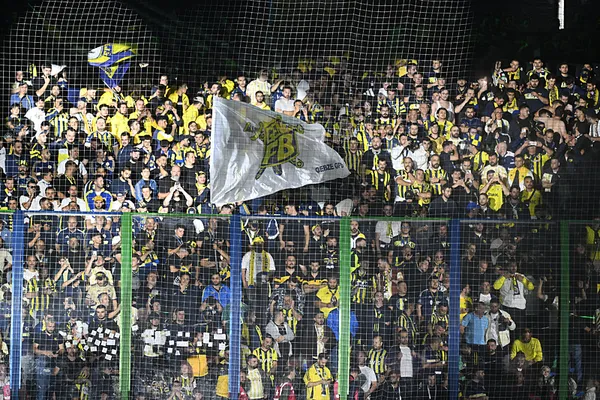 canli-super-ligde-rizespor-fenerbahce-maci-ilk-gol-12-dakikada-geldi-1791649499445.jpeg