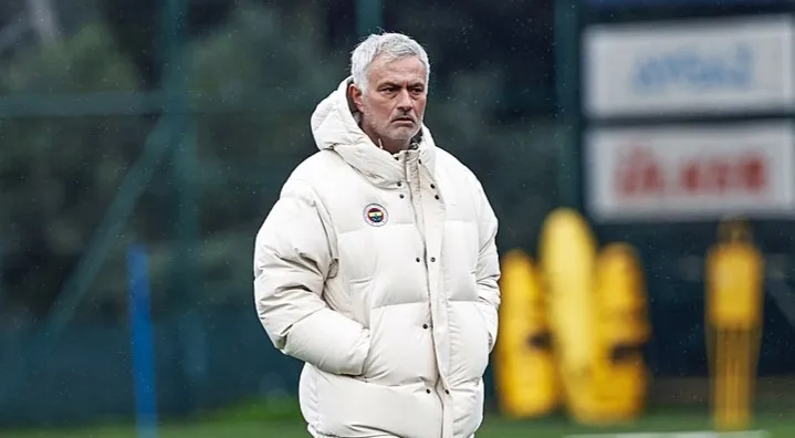 Son dakika Fenerbahçe haberi: Mourinho Fenerbahçe’ye sürpriz transfer! Galatasaray’a Avrupa’da 2 gol atmıştı...