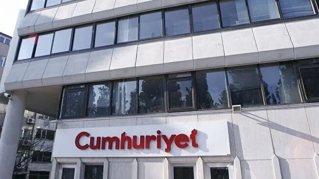 Cumhuriyet Vakfı’ndan Cumhuriyet Gazetesi hakkında şok başvuru: Operasyon haber karşılığında çikolata kutusunda para!