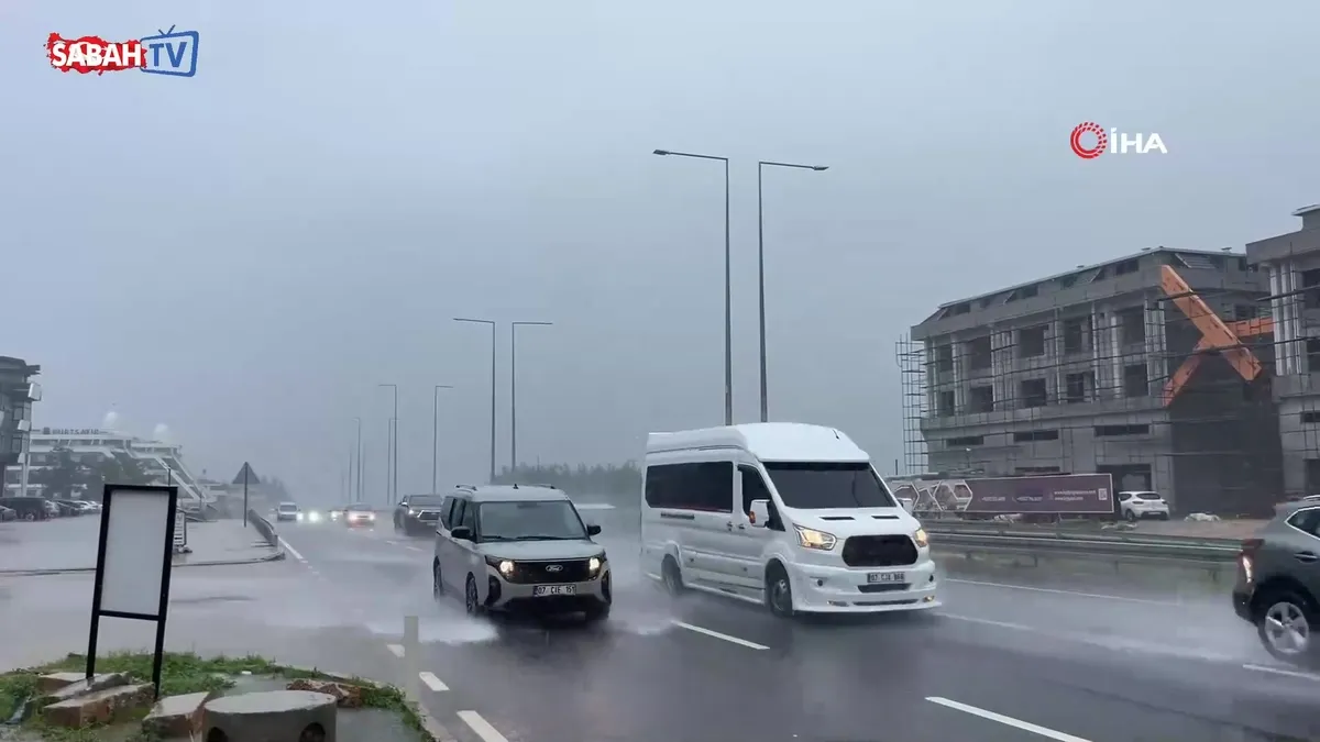 Alanya’da sağanak etkili oldu, sürücüler zor anlar yaşadı | Video videosunu izle Alanya’da sağanak etkili oldu, sürücüler zor anlar yaşadı | Video videosunu izle