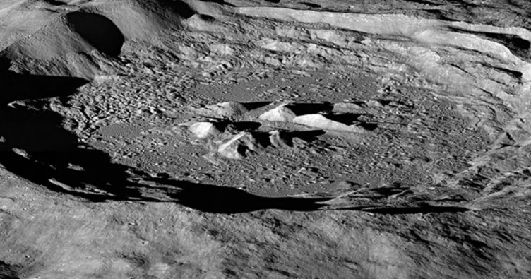 NASA, Ay’ın yüzeyinde ’su buzulları’ buldu
