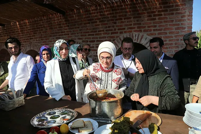 emine-erdogan-fast-food-kulturu-soframizi-tehdit-ediyor-1661664499477.jpg