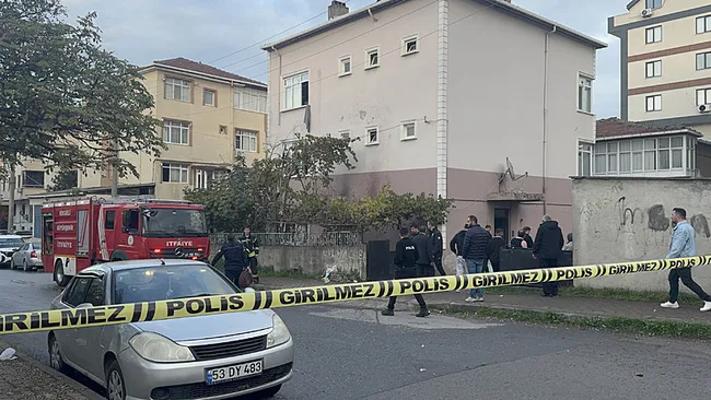 kocaelide-parasini-alamayan-isci-fenalik-gecirdi-once-bicak-cekti-sonra-yangin-cikardi-1764171599523.jpeg (800×450)