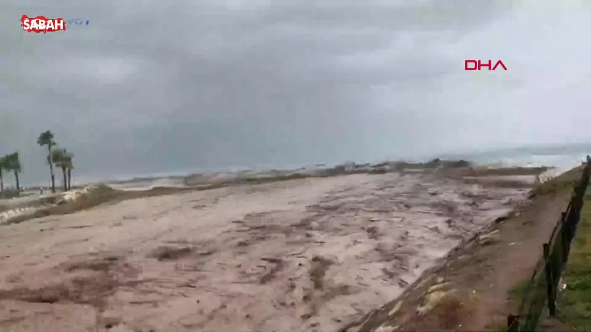 Mersin’de sağanak: Dereler taştı! videosunu izle Mersin’de sağanak: Dereler taştı! videosunu izle