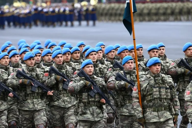 Türk askeri Azerbaycan'da! Bakü sokaklarında 'Vatan sana canım feda' sesleri
