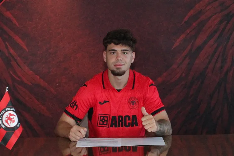 Süper Lig’de transfer rüzgarı! İşte resmen açıklanan tüm imzalar 2026-2027