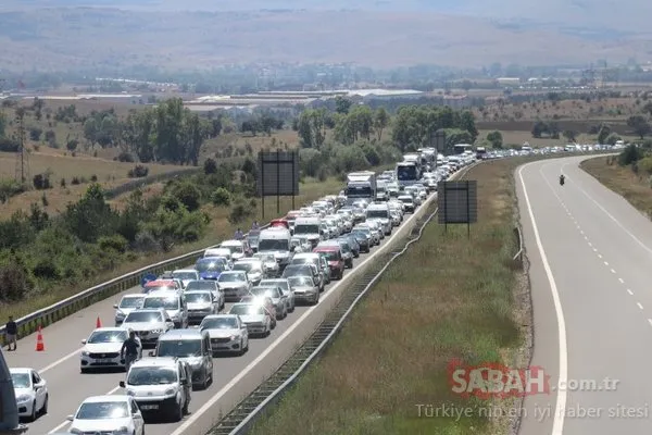 Yola çıkacaklar dikkat! Bolu'da trafik durma noktasına geldi