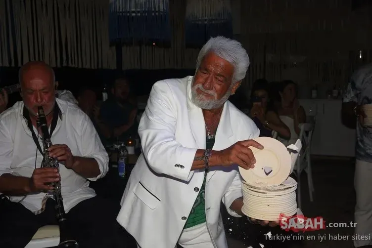 59 yıldan beri aynı yastığa baş koyuyorlar...Cihat Tamer: Kendimi bildim bileli evliyim