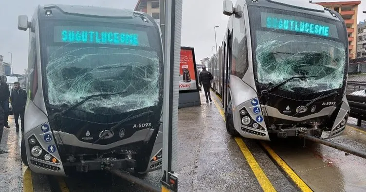İstanbul’da feci olay! Metrobüsler çarpıştı: 4 yaralı!