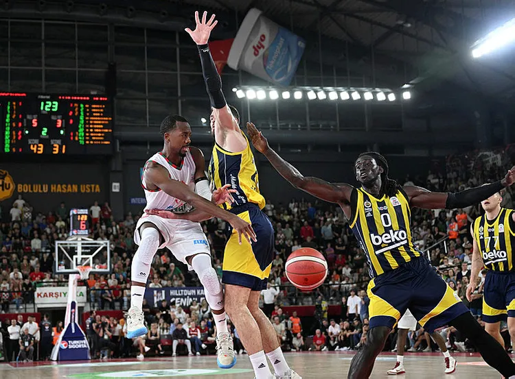 pinar-karsiyaka-fenerbahce-bekoyu-maglup-etti-1696881120470.jpg