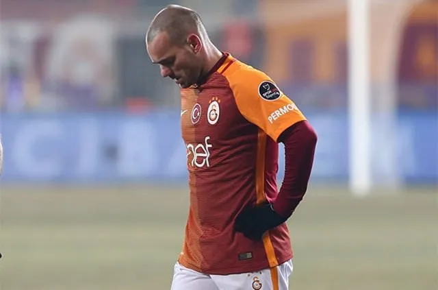 Galatasaray’dan Sneijder’e ikinci ceza