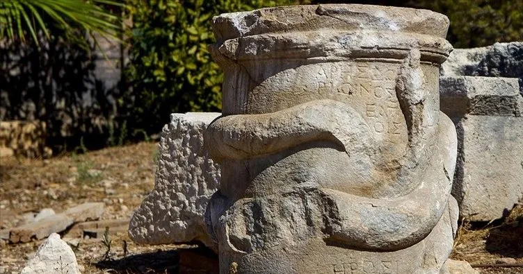 Patara’da 2 bin yıllık ’yılan figürlü sunak’ bulundu