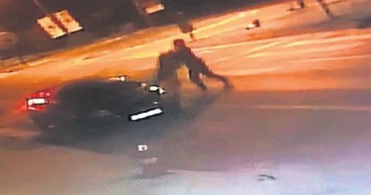 Sokak ortasında dövüp bıçakladı