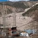 Toprak kayması sonucu 15 vatandaş ve 21 ev toprak altında kaldı