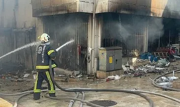 Denizli’de tarihi çarşıda korkutan yangın: 3 katlı iş yeri kullanılamaz hale geldi! #denizli