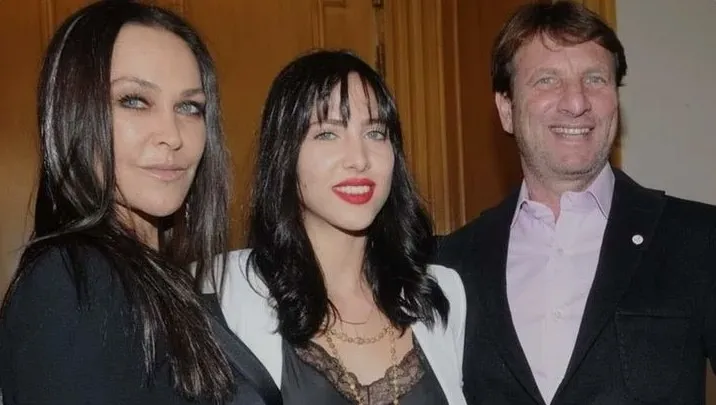 Baba-kız pozuna Zehra Çilingiroğlu’nun güzelliği damga vurdu! Paylaşıma ilk yorum Hülya Avşar’dan!