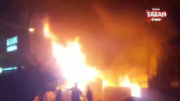 Adana'da oduncu dükkanında yangın | Video