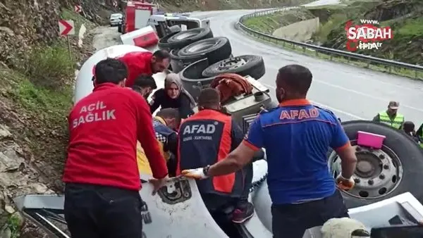 Bitlis'te yakıt dolu tır devrildi: 1 yaralı | Video