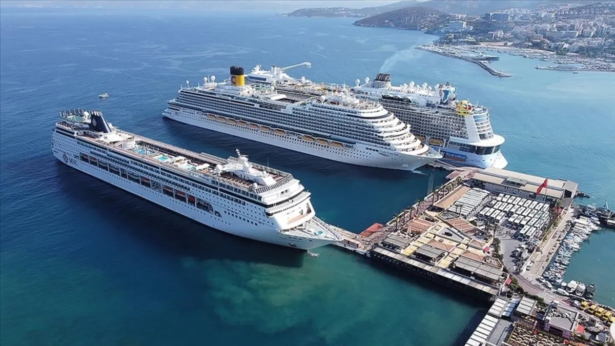 Bodrum'a iki kruvaziyerle 4 bin 520 yolcu geldi